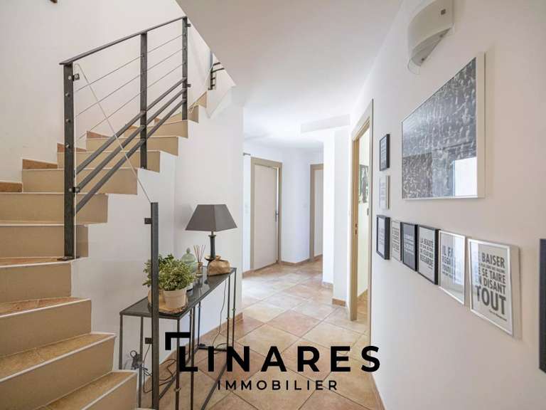 House Aubagne - 6 bedrooms - 340m²