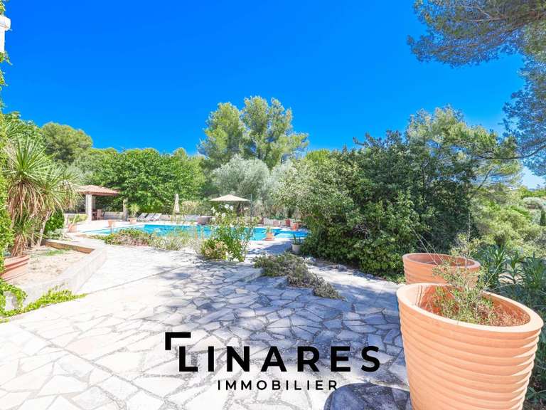 House Aubagne - 6 bedrooms - 340m²