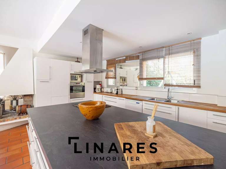 House Aubagne - 6 bedrooms - 340m²