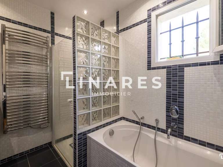 House Aubagne - 3 bedrooms - 127m²