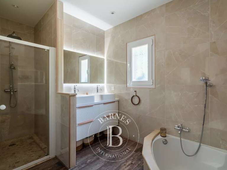 House Aubagne - 4 bedrooms - 250m²