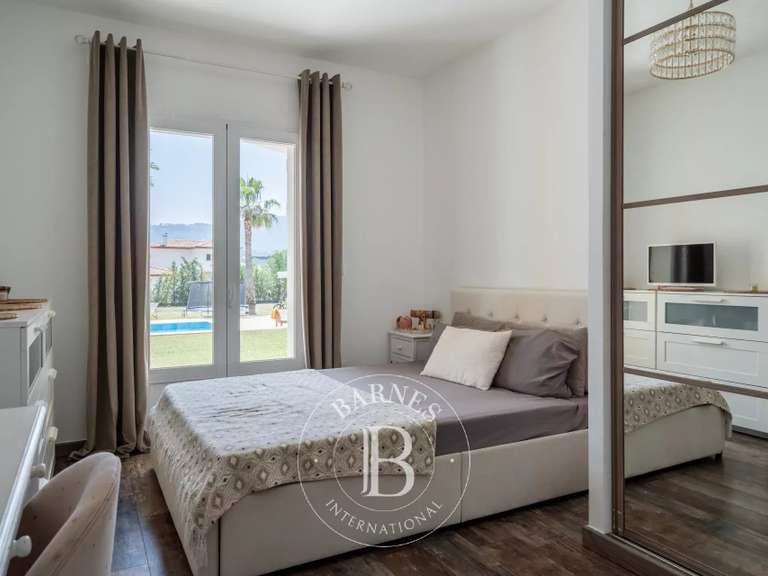 House Aubagne - 4 bedrooms - 250m²