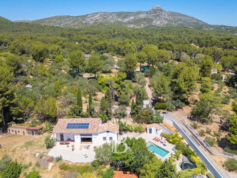 House Aubagne - 5 bedrooms - 305m²