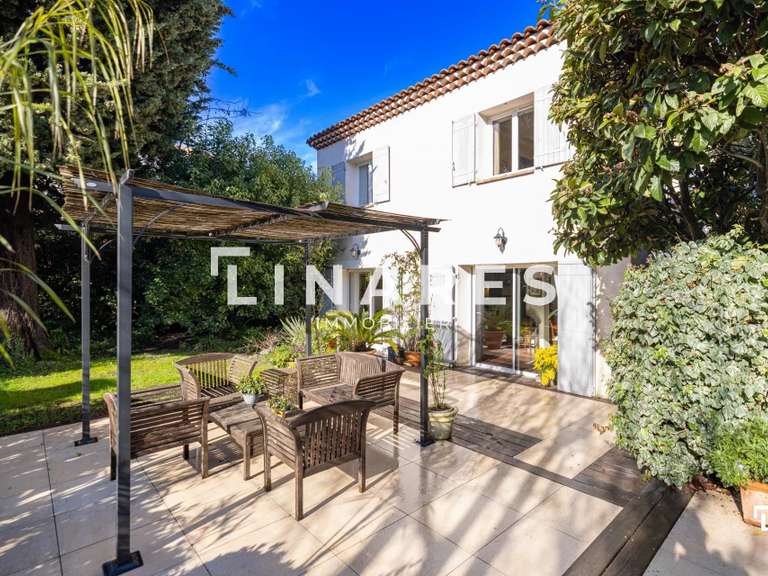 Maison Aubagne - 3 chambres - 142m²