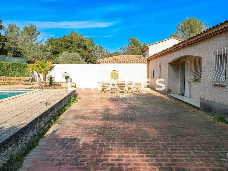 Maison Aubagne - 4 chambres - 166m²