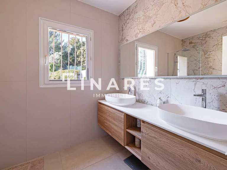 Maison Aubagne - 4 chambres - 166m²