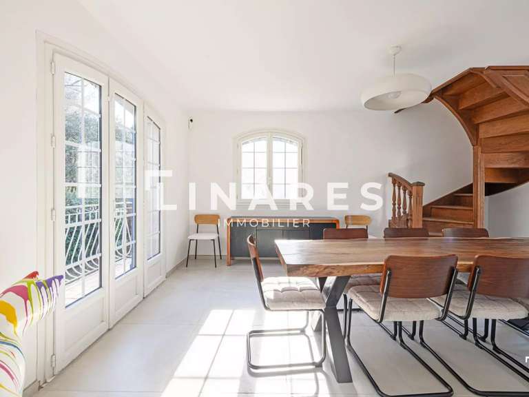 Maison Aubagne - 4 chambres - 166m²