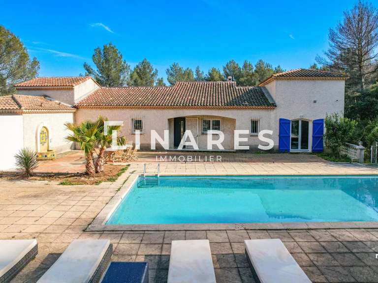 Maison Aubagne - 4 chambres - 166m²