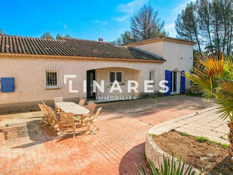 Maison Aubagne - 4 chambres - 166m²