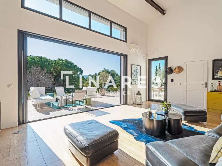 Maison Aubagne - 7 chambres - 305m²