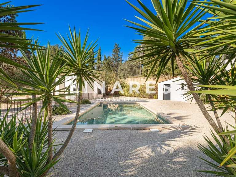 Maison Aubagne - 7 chambres - 305m²