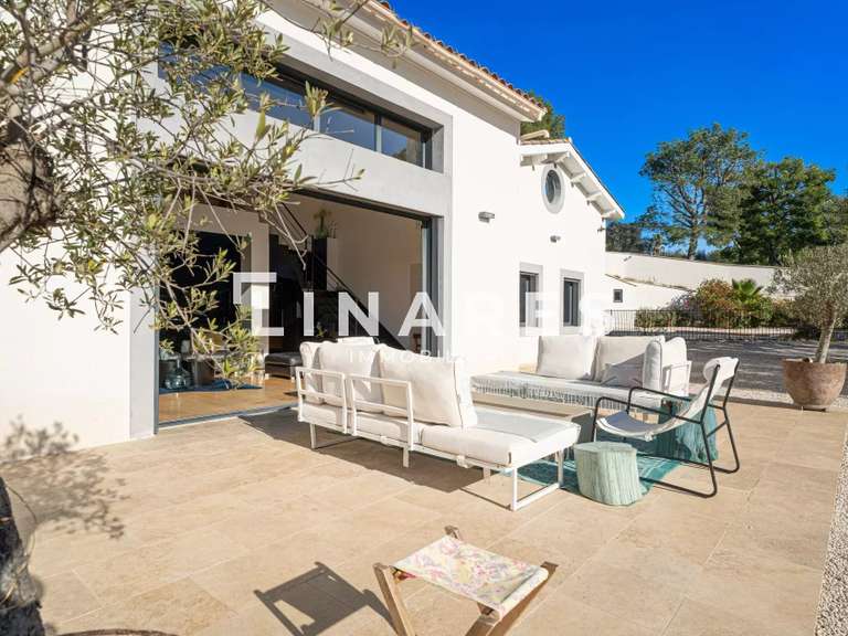 Maison Aubagne - 7 chambres - 305m²