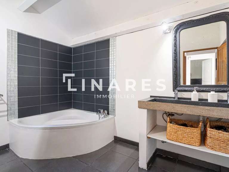 Maison Aubagne - 7 chambres - 305m²