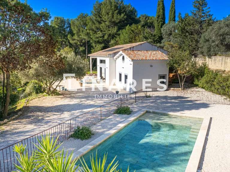 Maison Aubagne - 7 chambres - 305m²