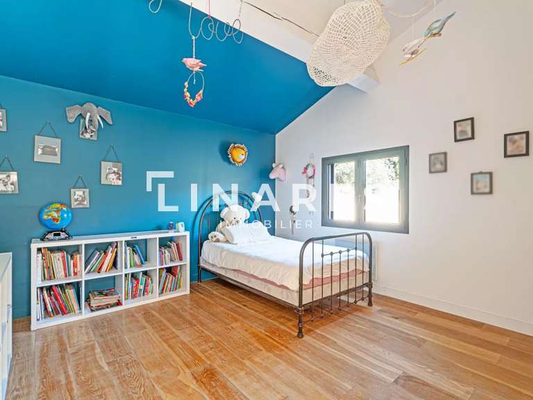 Maison Aubagne - 7 chambres - 305m²