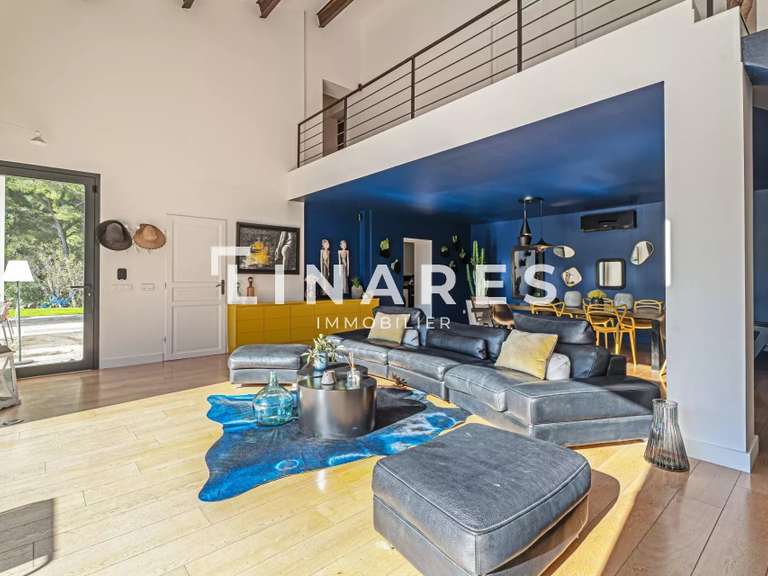 Maison Aubagne - 7 chambres - 305m²