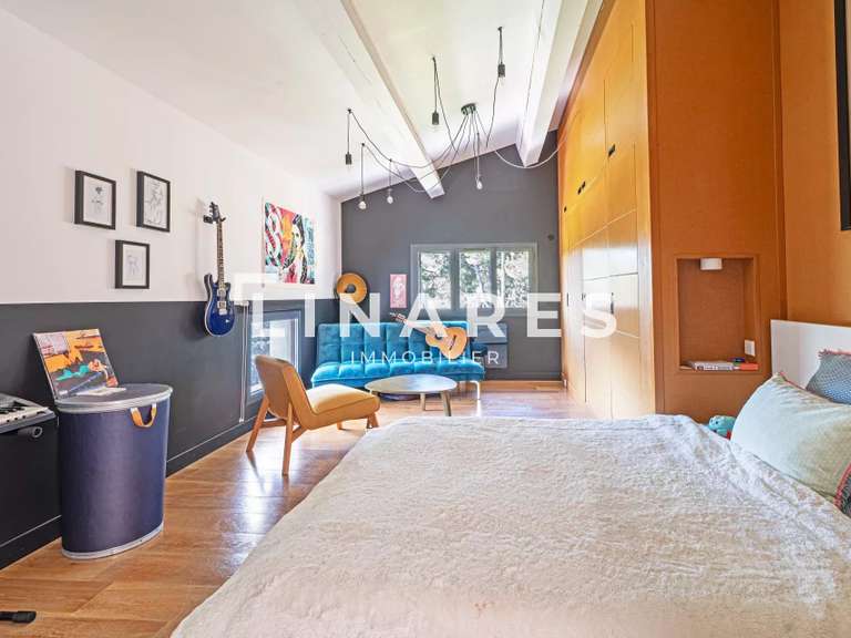 Maison Aubagne - 7 chambres - 305m²