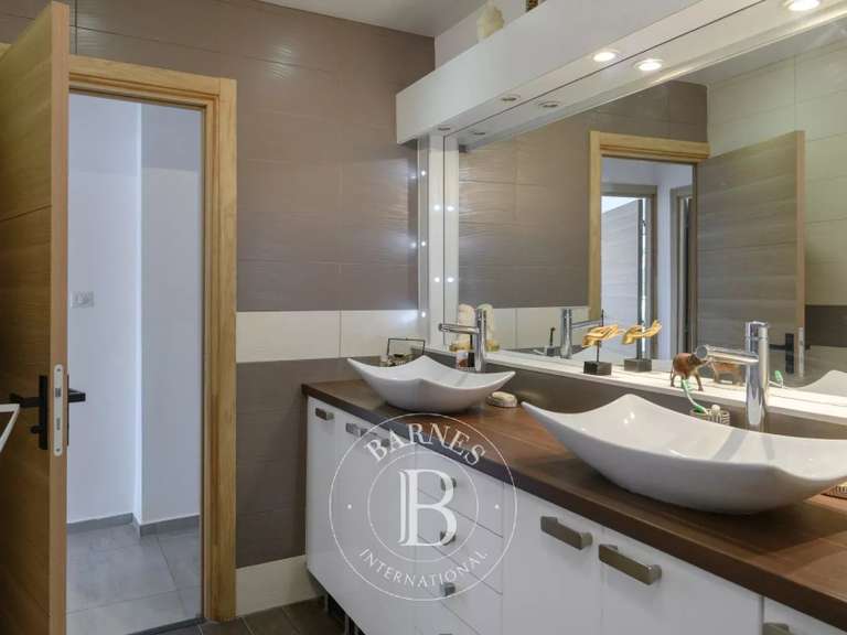 Maison Aubagne - 5 chambres - 185m²