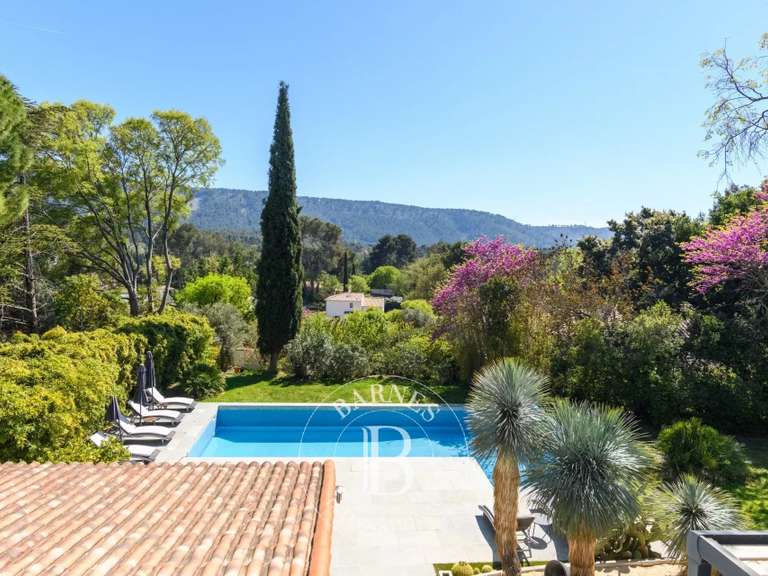 Maison Aubagne - 5 chambres - 185m²