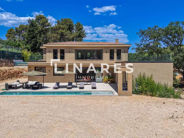 Maison Aubagne - 3 chambres - 240m²