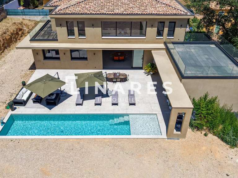 Maison Aubagne - 3 chambres - 240m²