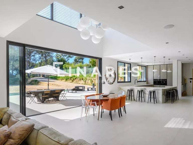 Maison Aubagne - 3 chambres - 240m²