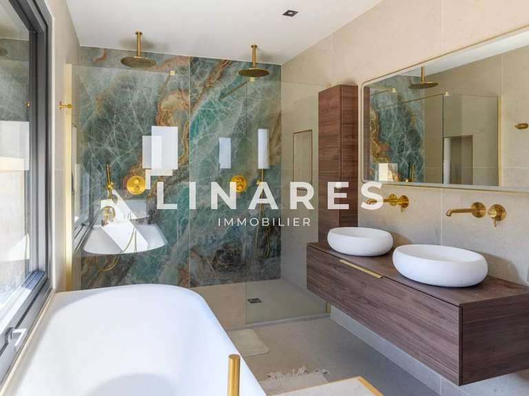 Maison Aubagne - 3 chambres - 240m²
