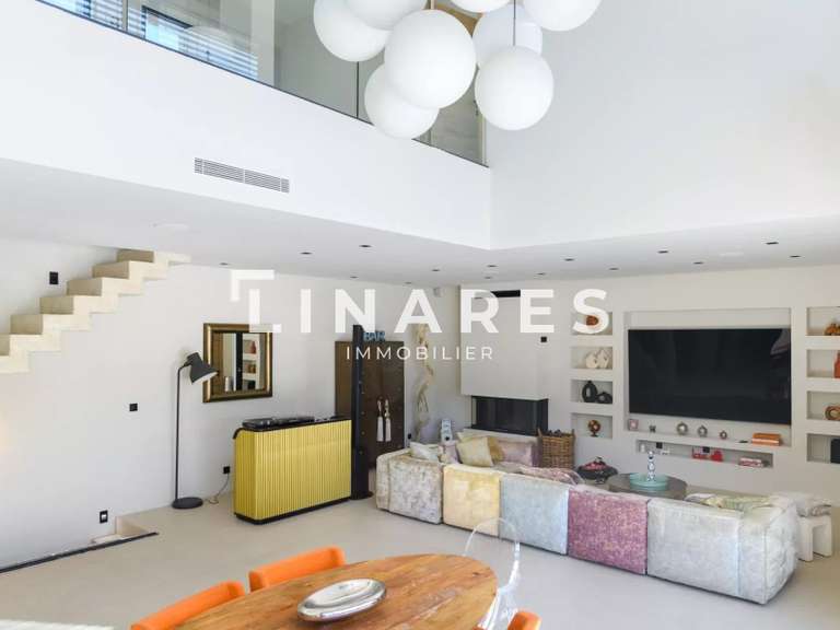 Maison Aubagne - 3 chambres - 240m²