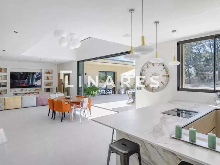 Maison Aubagne - 3 chambres - 240m²