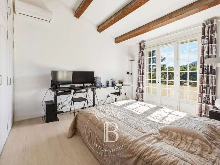 Maison Aubagne - 4 chambres - 230m²