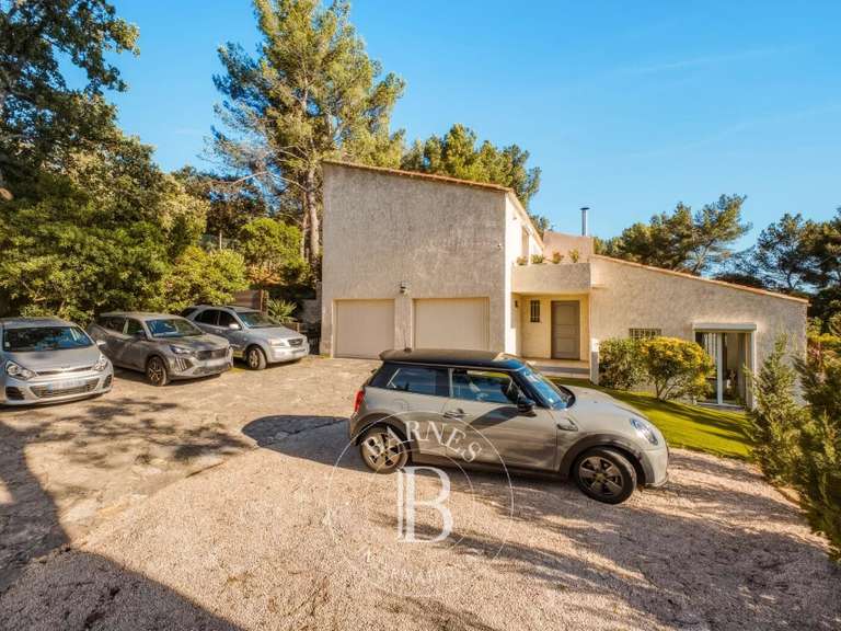 Maison Aubagne - 4 chambres - 230m²
