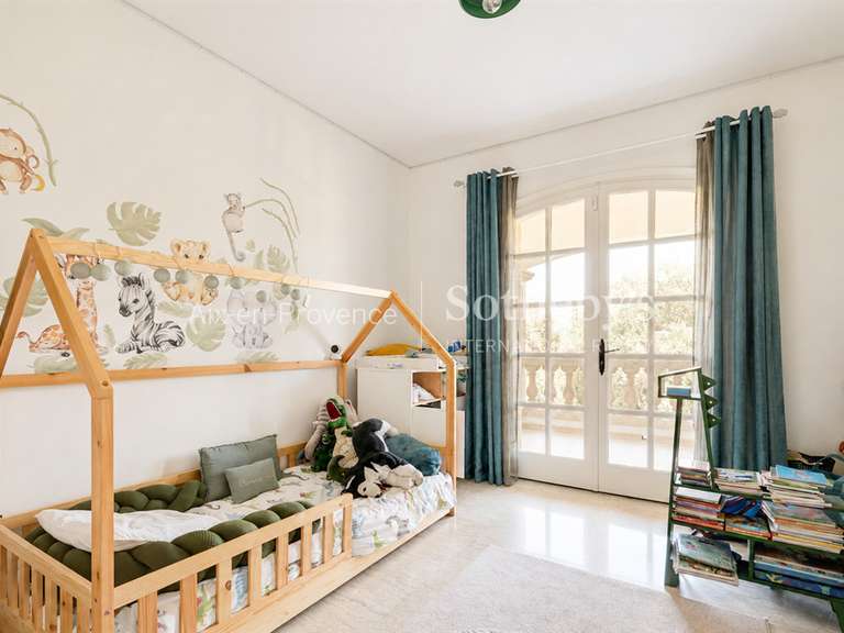 Maison Aubagne - 6 chambres - 385m²