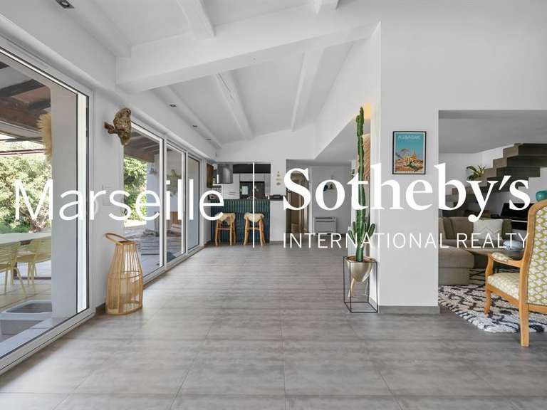 Maison Aubagne - 4 chambres - 188m²