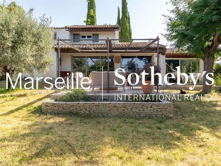 Maison Aubagne - 4 chambres - 188m²