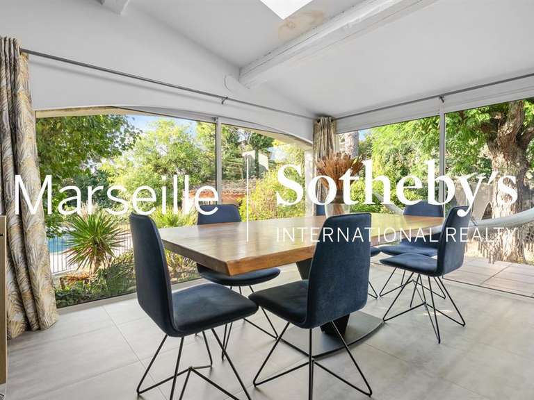 Maison Aubagne - 4 chambres - 188m²