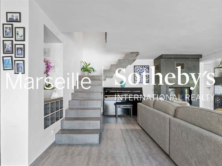 Maison Aubagne - 4 chambres - 188m²