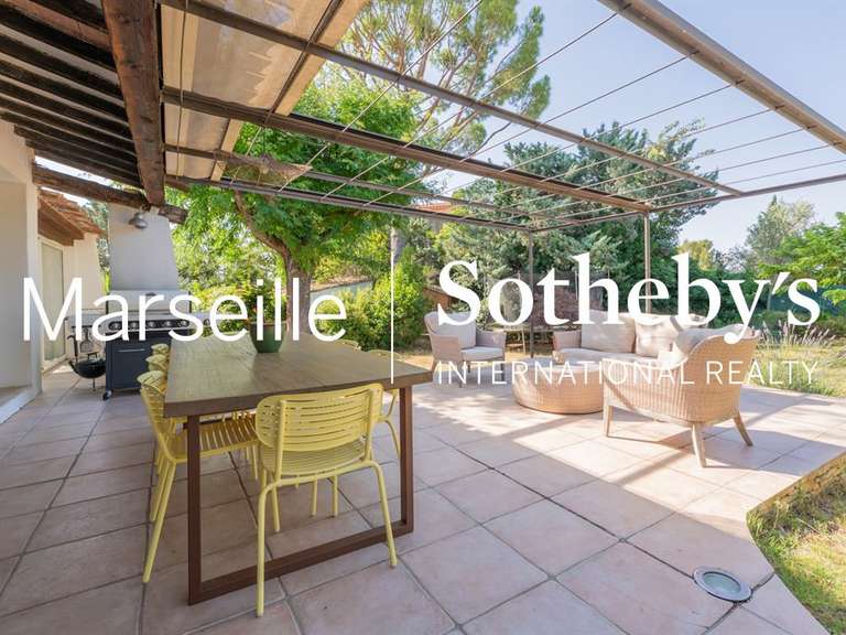 Maison Aubagne - 4 chambres - 188m²