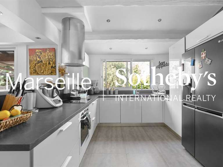 Maison Aubagne - 4 chambres - 188m²