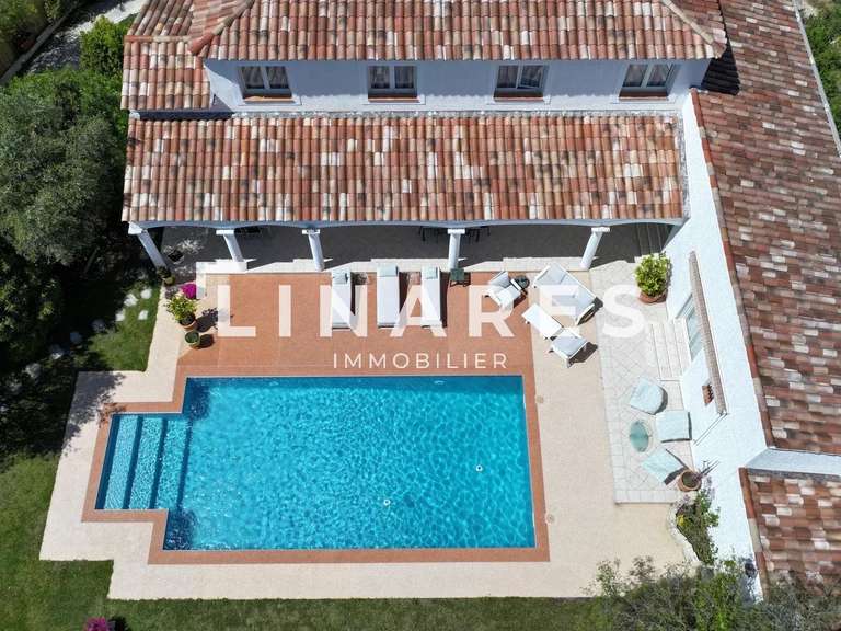 Maison Aubagne - 6 chambres - 220m²