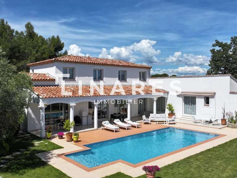 Maison Aubagne - 6 chambres - 220m²