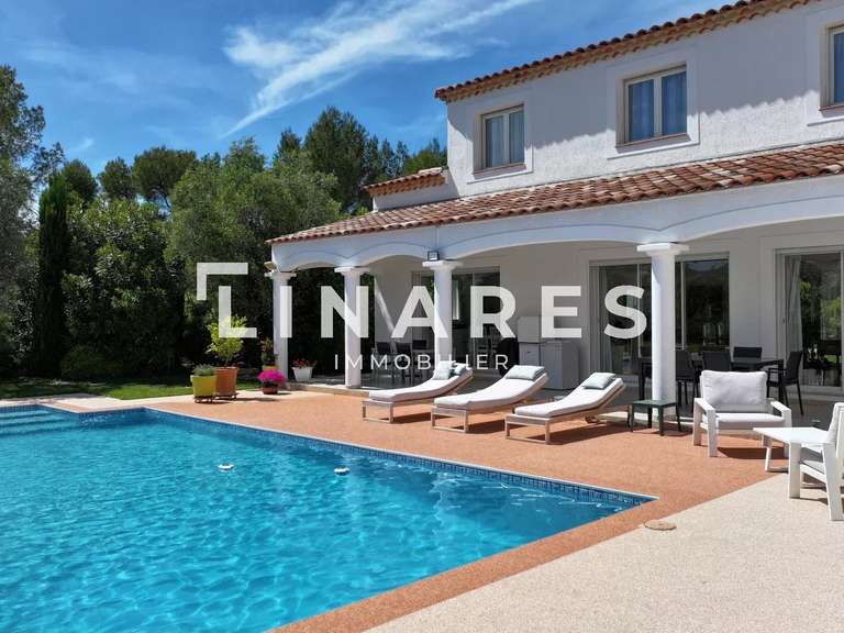 Maison Aubagne - 6 chambres - 220m²