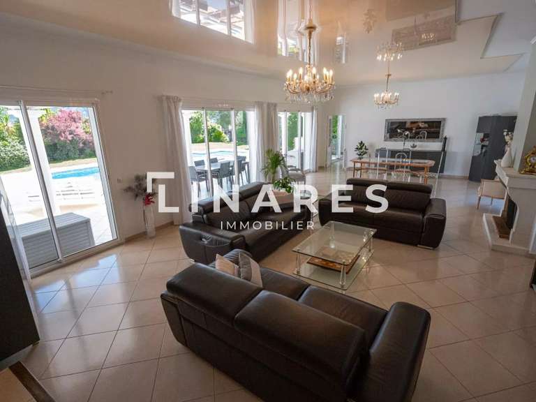 Maison Aubagne - 6 chambres - 220m²