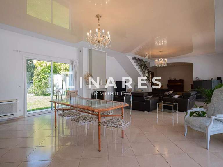 Maison Aubagne - 6 chambres - 220m²