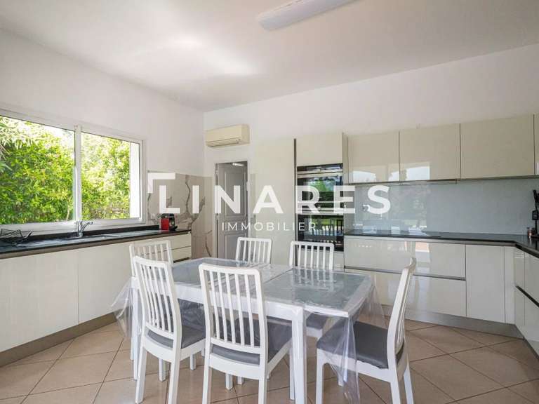 Maison Aubagne - 6 chambres - 220m²