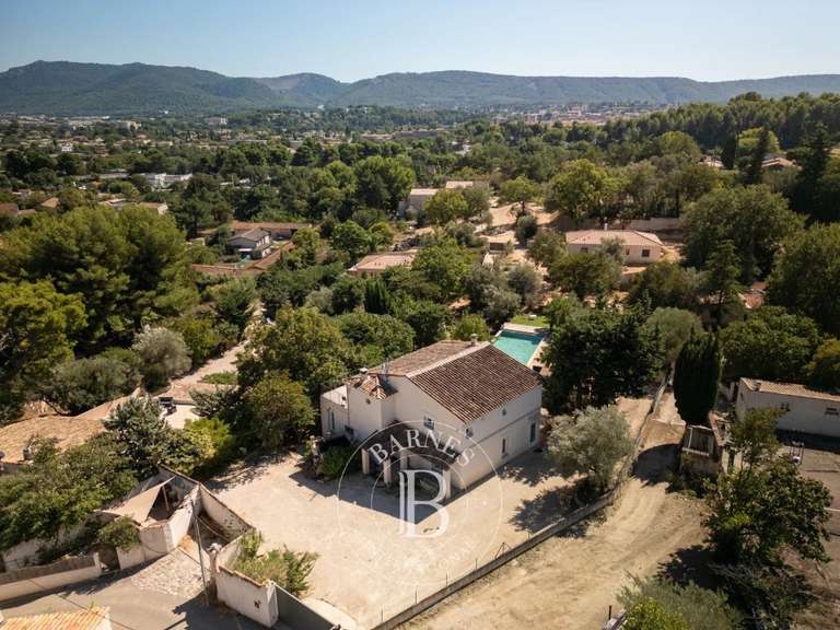 Maison Aubagne - 4 chambres - 338m²