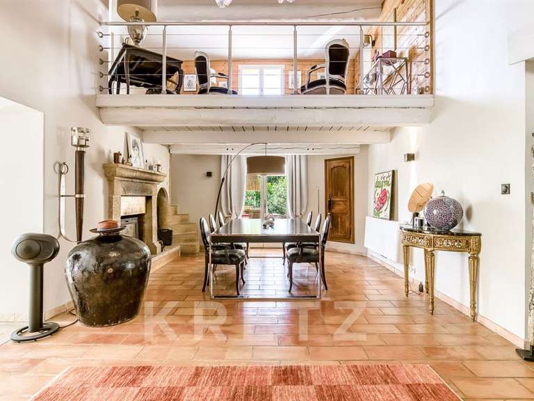 Maison Aubagne - 4 chambres - 215m²