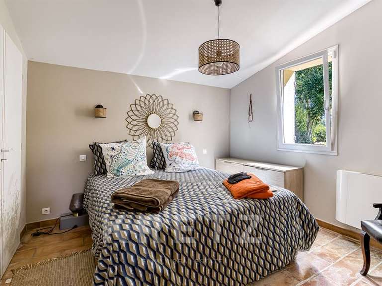 Maison Aubagne - 4 chambres - 215m²