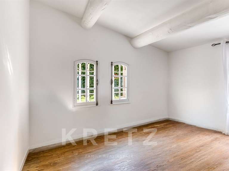 Maison Aubagne - 4 chambres - 215m²