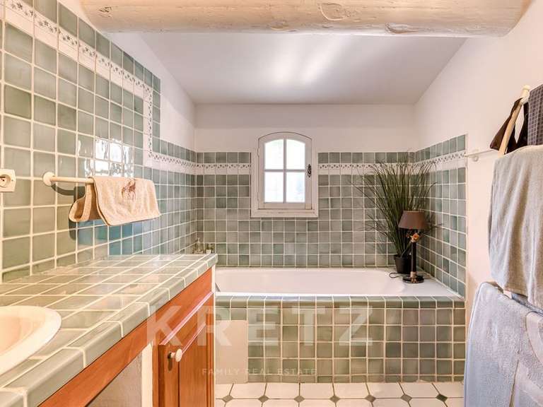 Maison Aubagne - 4 chambres - 215m²
