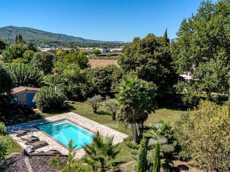 Maison Aubagne - 4 chambres - 215m²